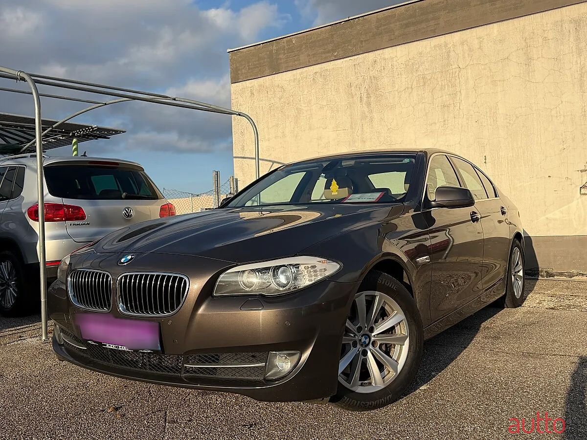 2011' BMW 5Er-Reihe photo #1