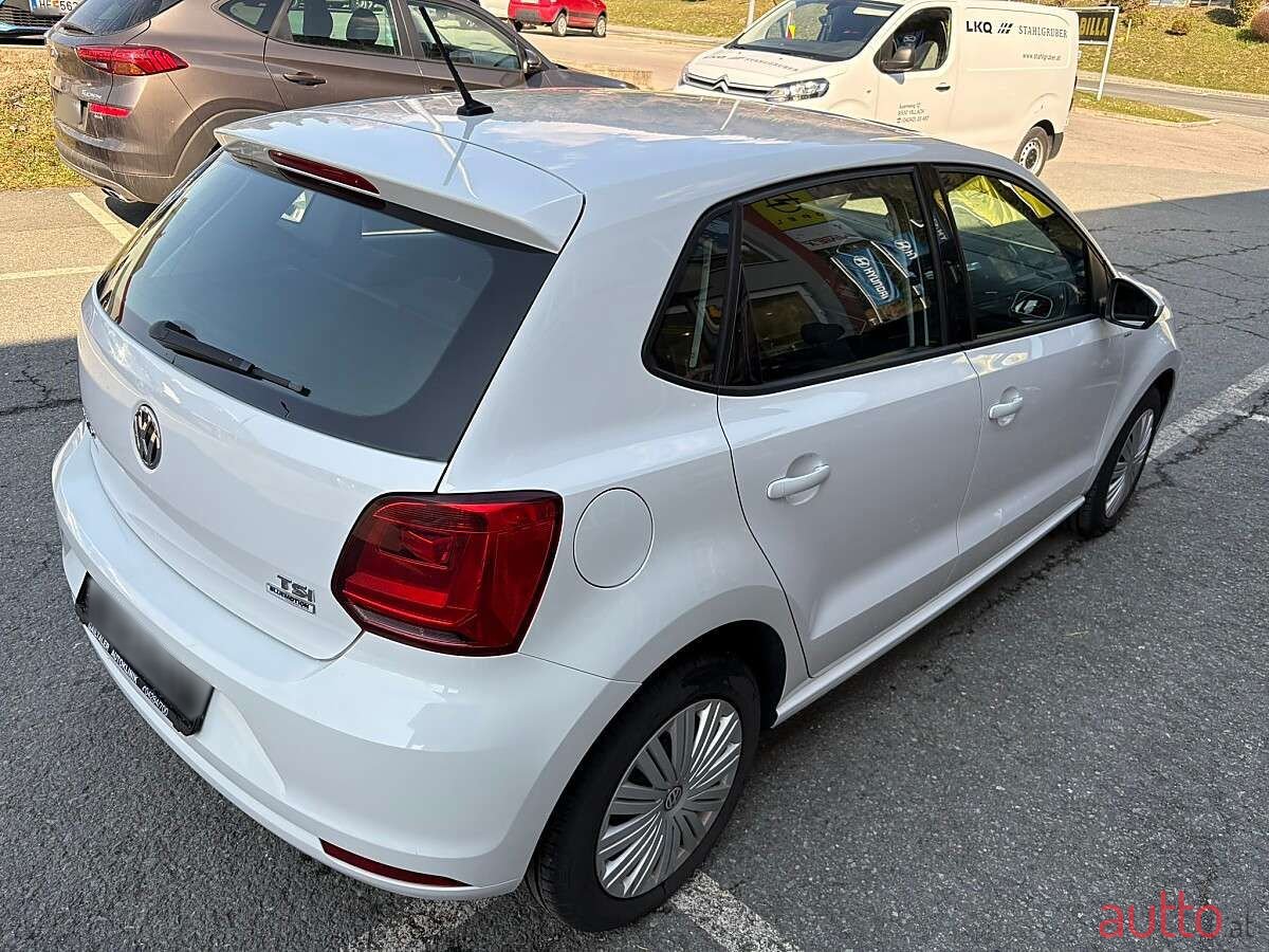 2014' Volkswagen Polo photo #4