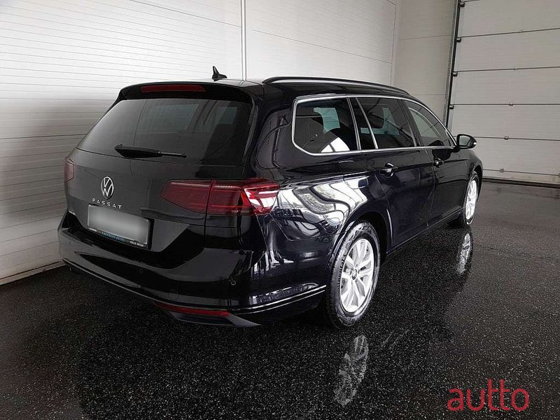 2022' Volkswagen Passat photo #2