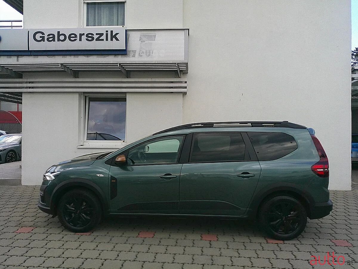 2023' Dacia Jogger photo #1