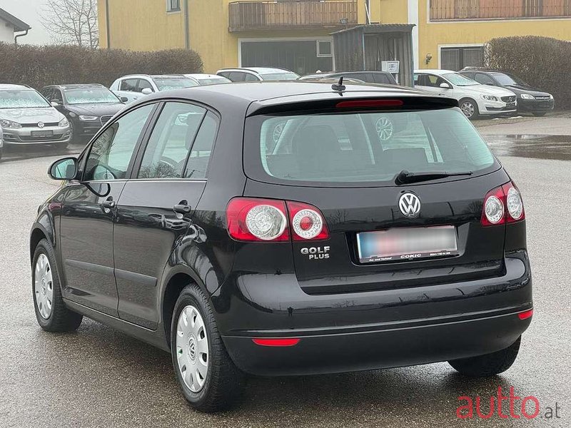 2008' Volkswagen Golf photo #4