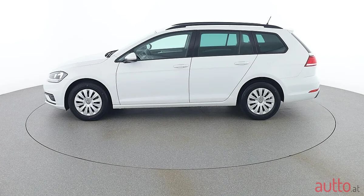 2020' Volkswagen Golf photo #2