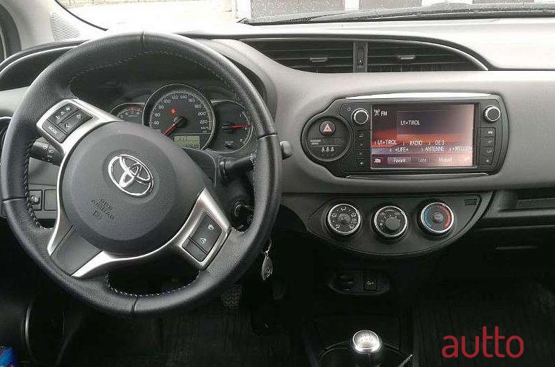 2016' Toyota Yaris photo #4