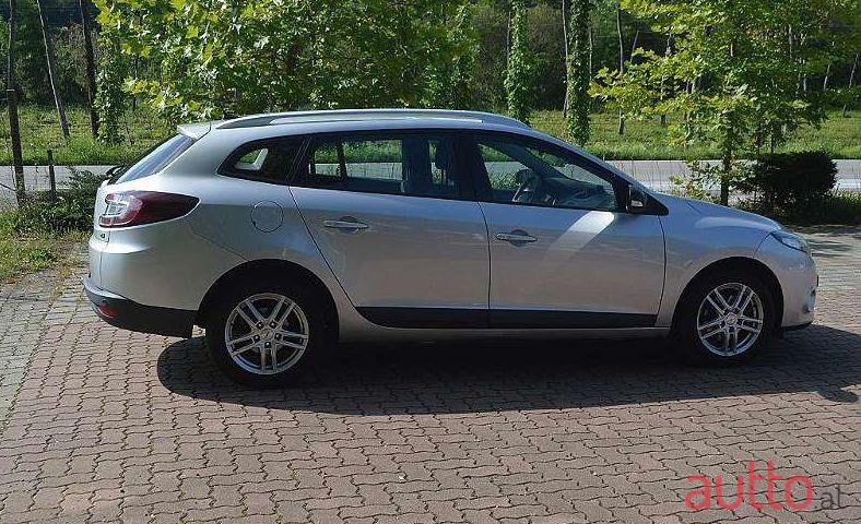 2011' Renault Megane photo #1