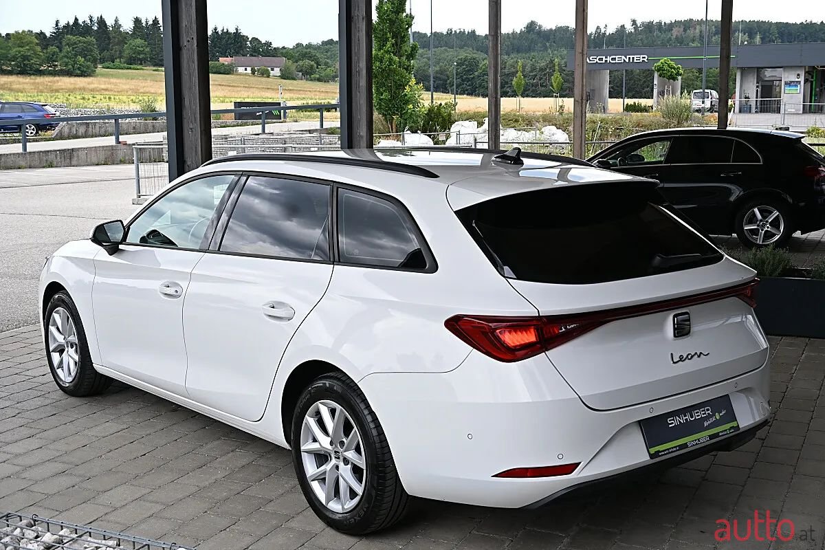 2022' SEAT Leon photo #3