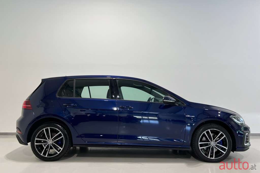 2017' Volkswagen Golf photo #1