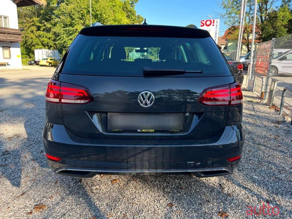 2018' Volkswagen Golf photo #6