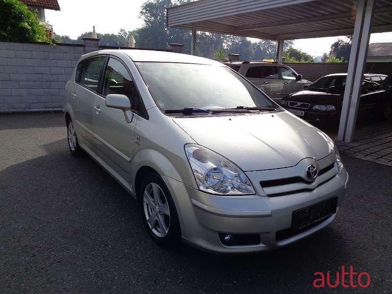 2004' Toyota photo #3