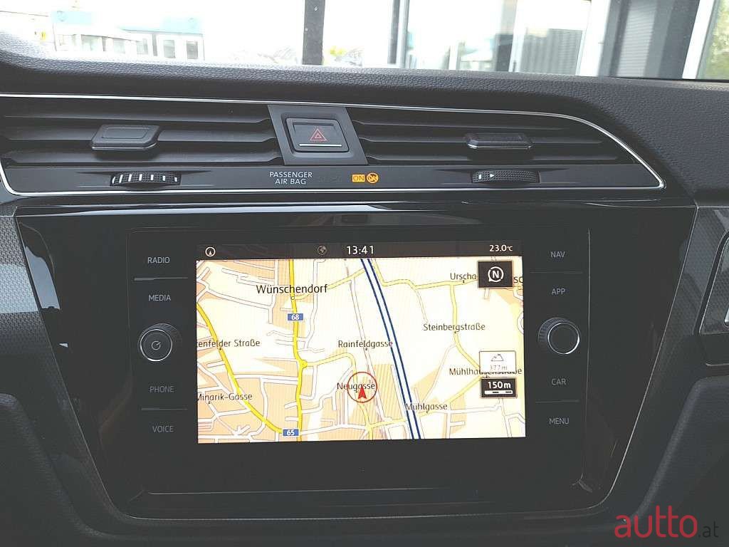 2019' Volkswagen Touran photo #5