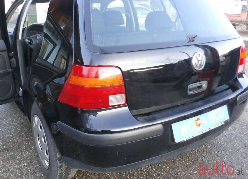 2001' Volkswagen Golf photo #4