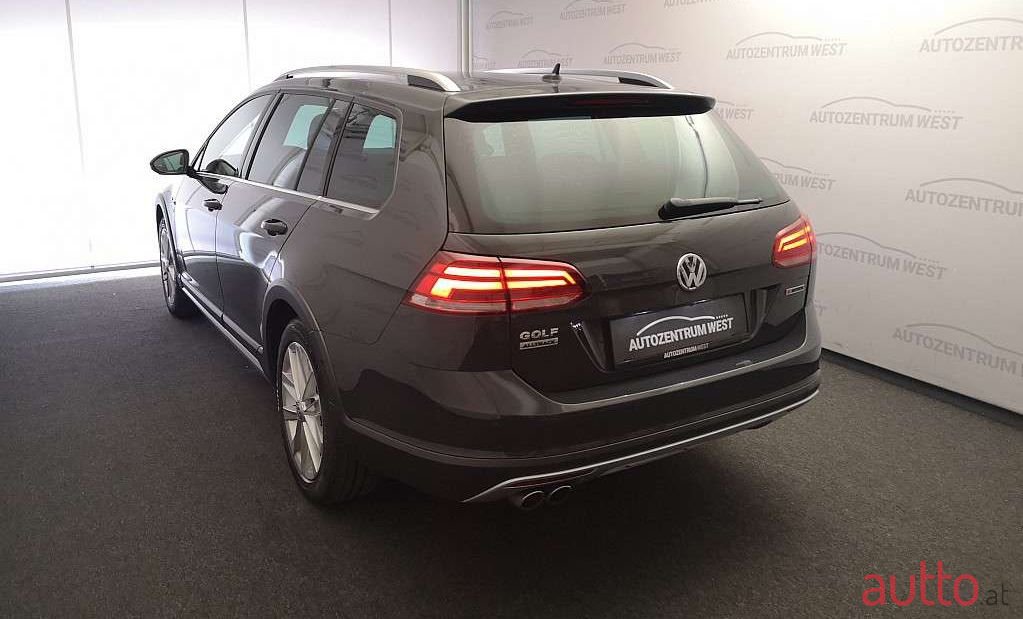 2020' Volkswagen Golf photo #3