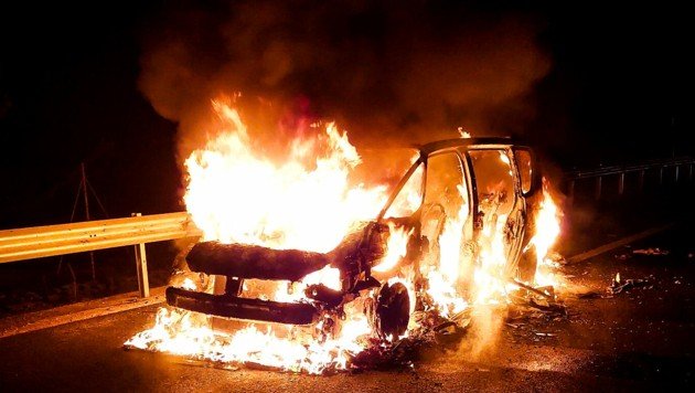 Pkw in Flammen: Inferno auf der Inntalautobahn