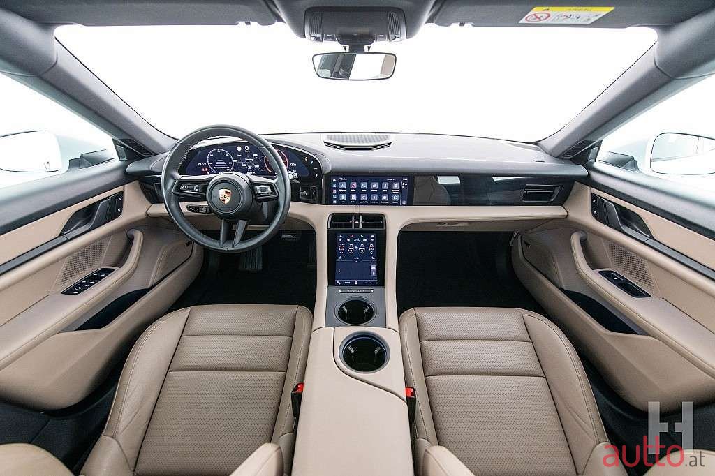 2022' Porsche Taycan photo #5