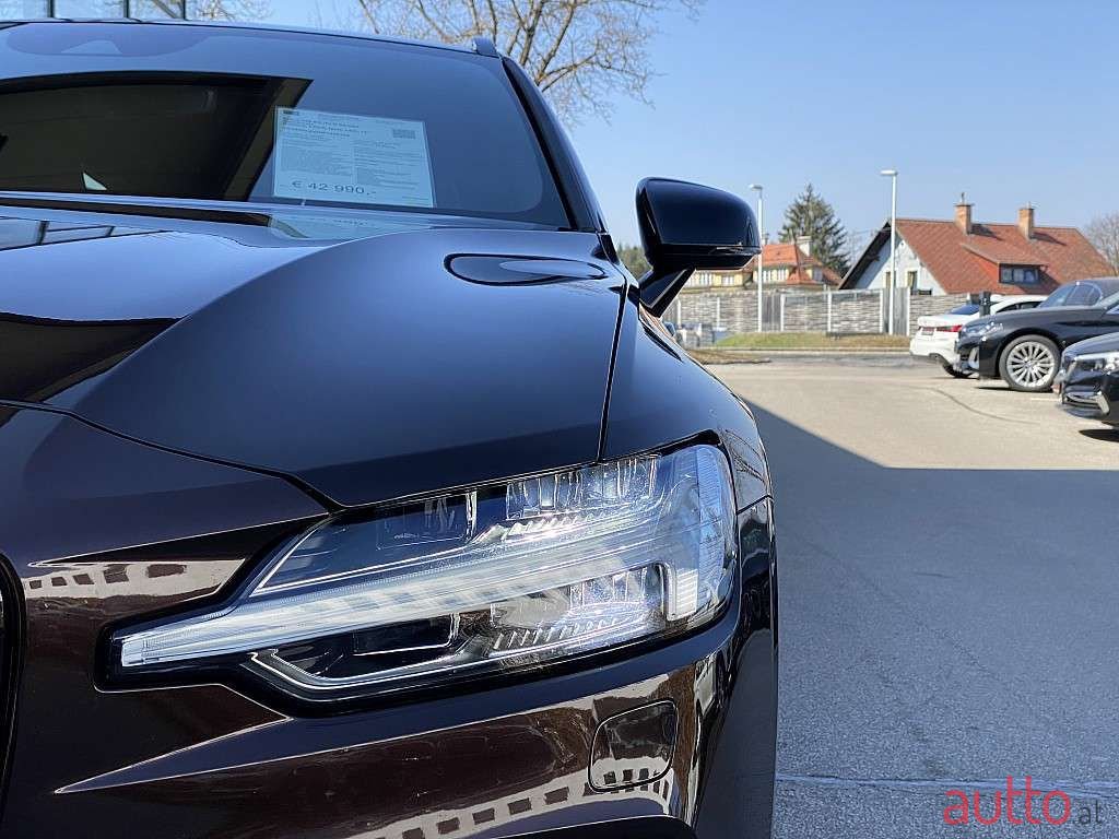 2021' Volvo V60 photo #5