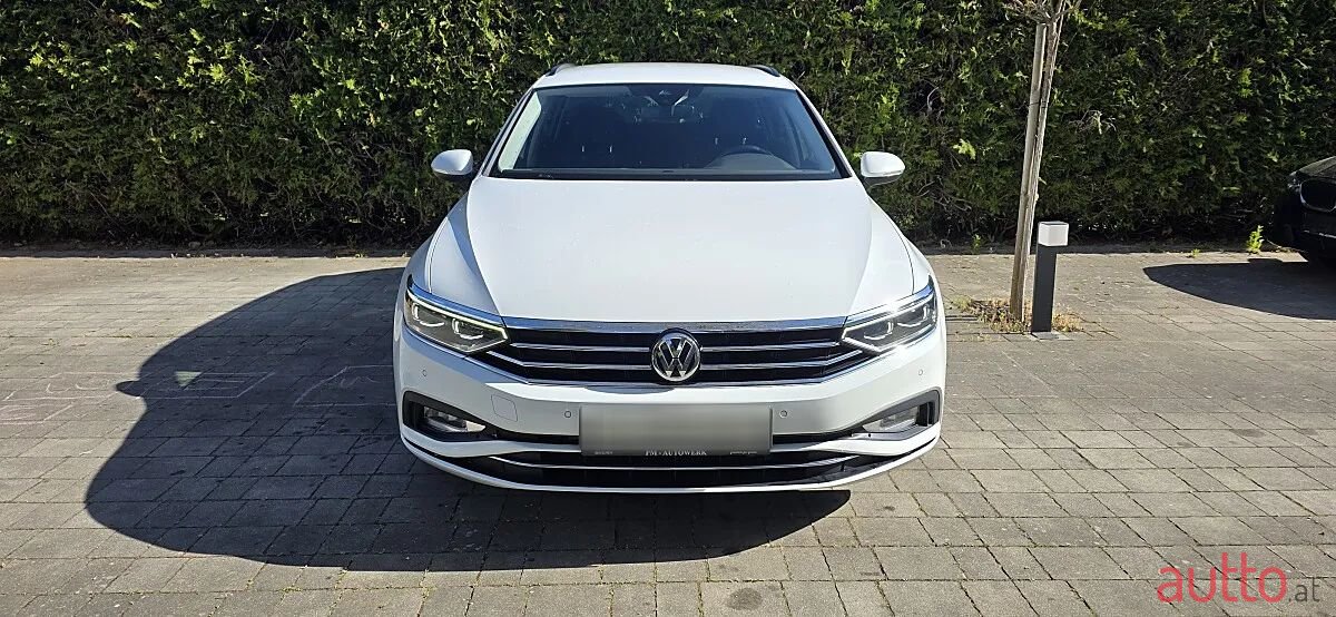 2019' Volkswagen Passat photo #3