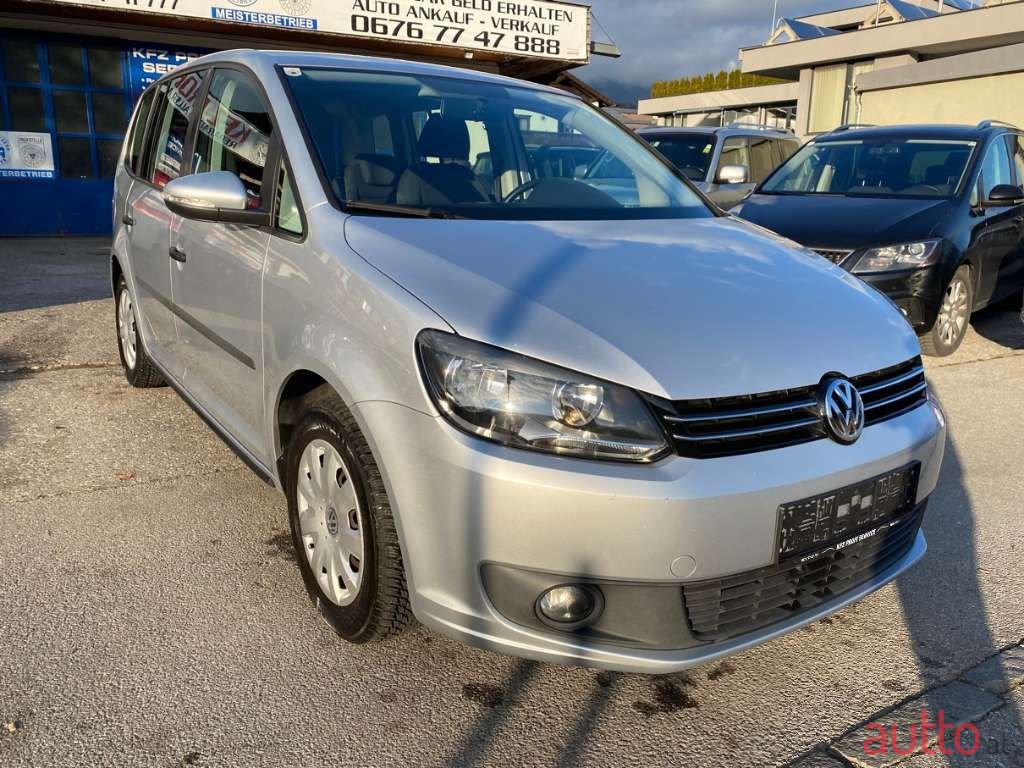 2012' Volkswagen Touran photo #3