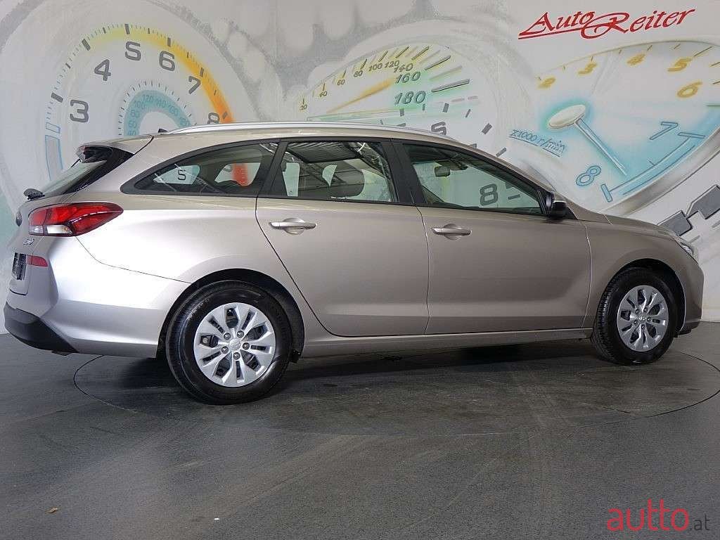 2017' Hyundai i30 photo #2