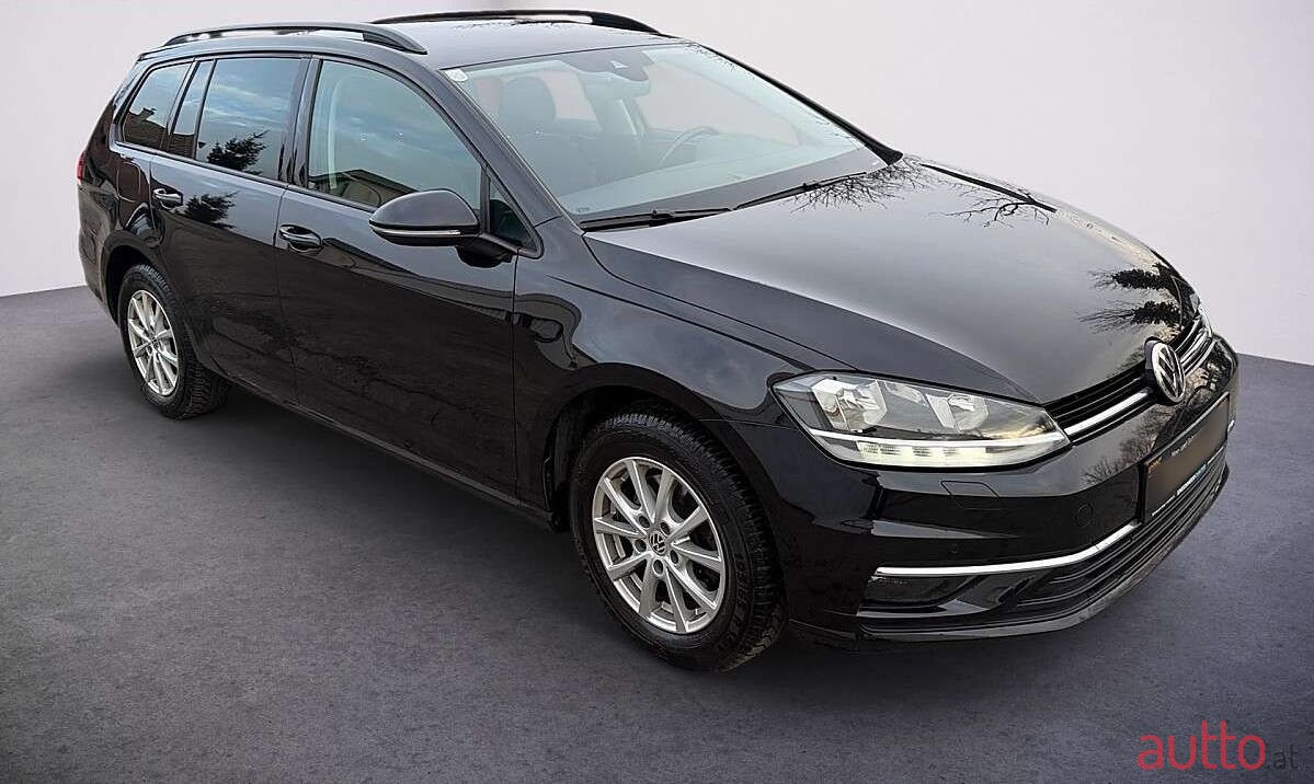 2017' Volkswagen Golf photo #2