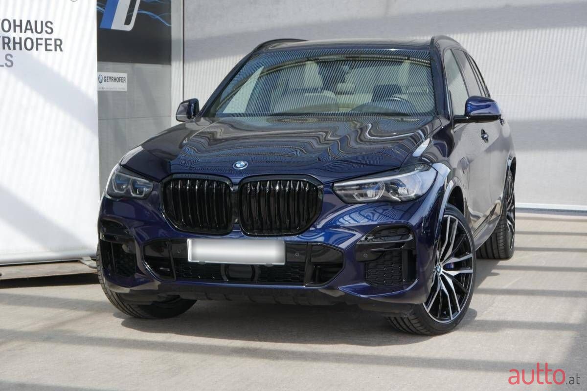 2022' BMW X5 photo #2