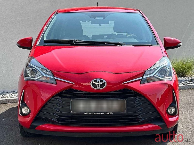 2018' Toyota Yaris photo #2