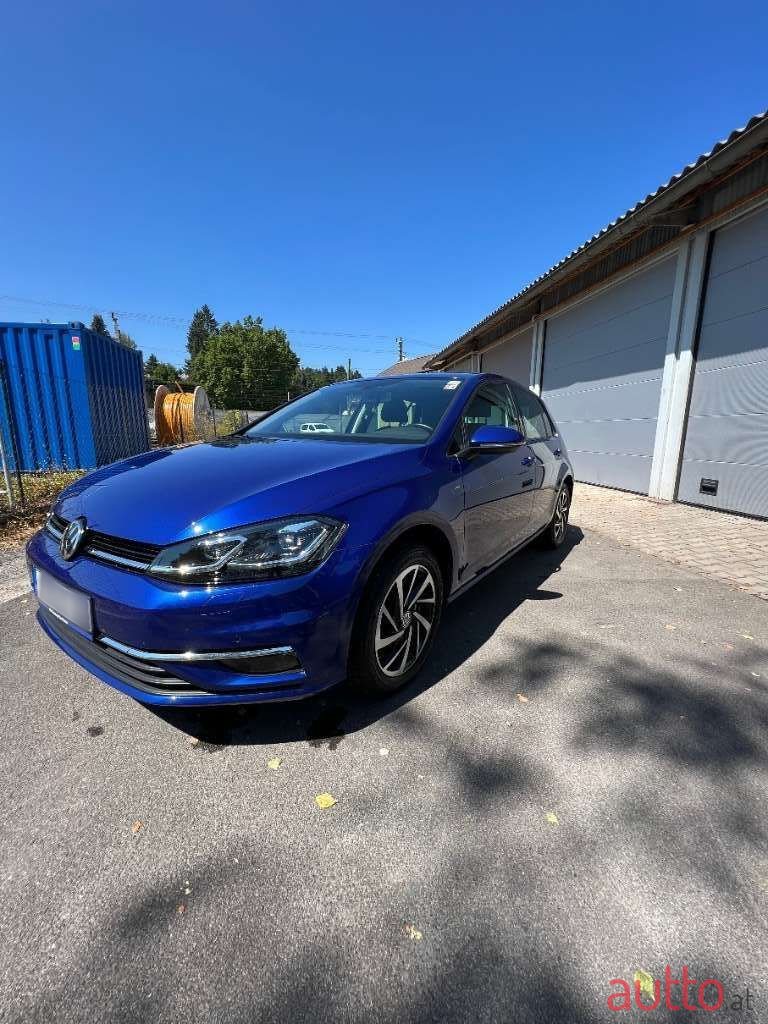 2019' Volkswagen Golf photo #3