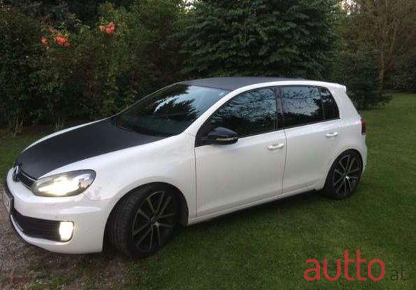 2010' Volkswagen Golf photo #1