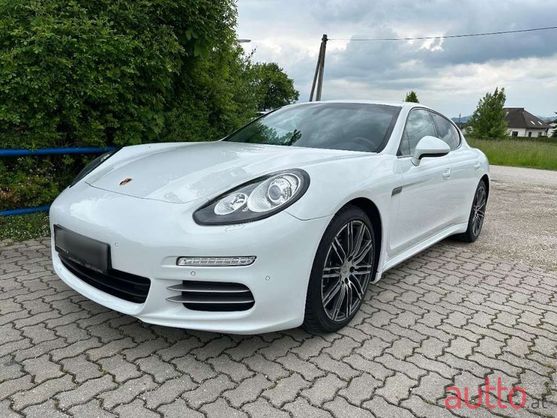 2015' Porsche Panamera photo #2