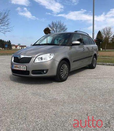 2008' Skoda Fabia photo #1