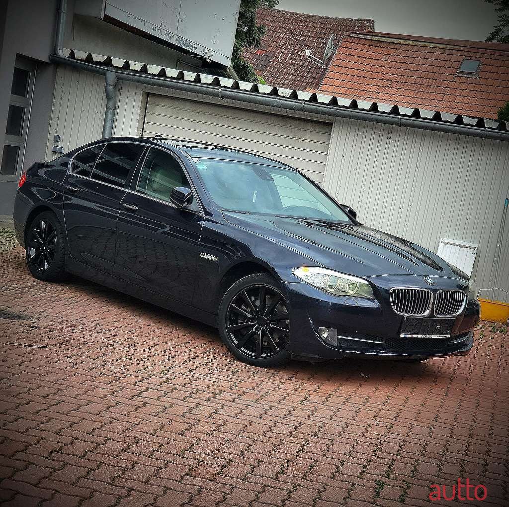 2011' BMW 5Er-Reihe photo #2