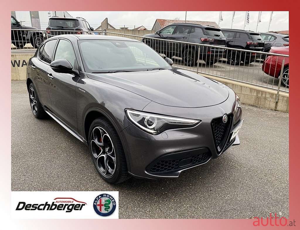 2022' Alfa Romeo Stelvio photo #2