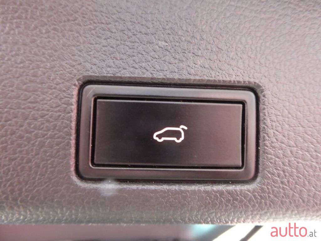 2018' Volkswagen Sharan photo #5