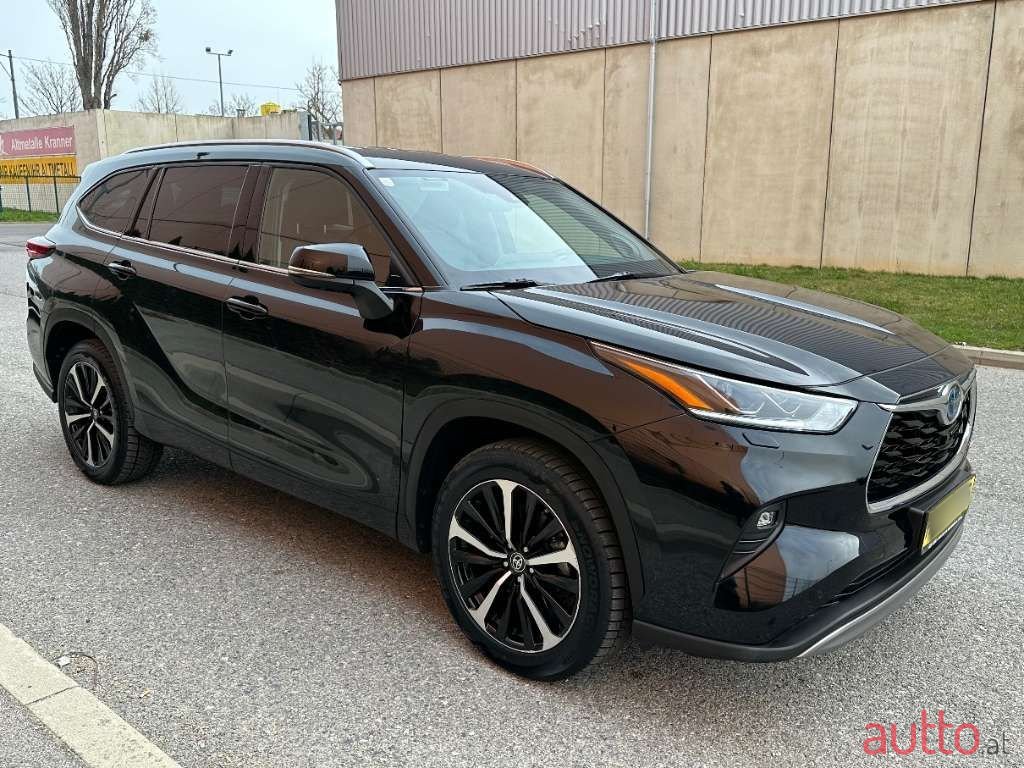 2022' Toyota Highlander photo #3