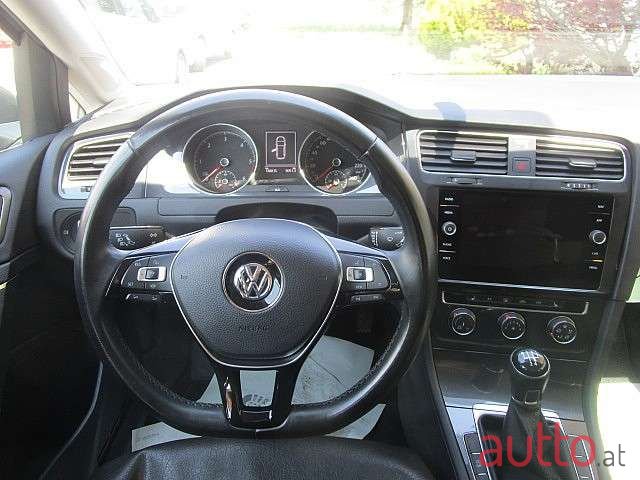 2019' Volkswagen Golf photo #6