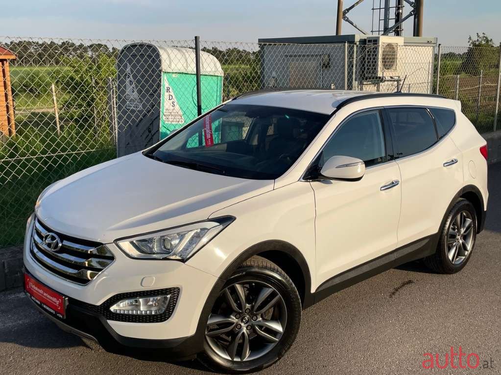 2012' Hyundai Santa Fe photo #1