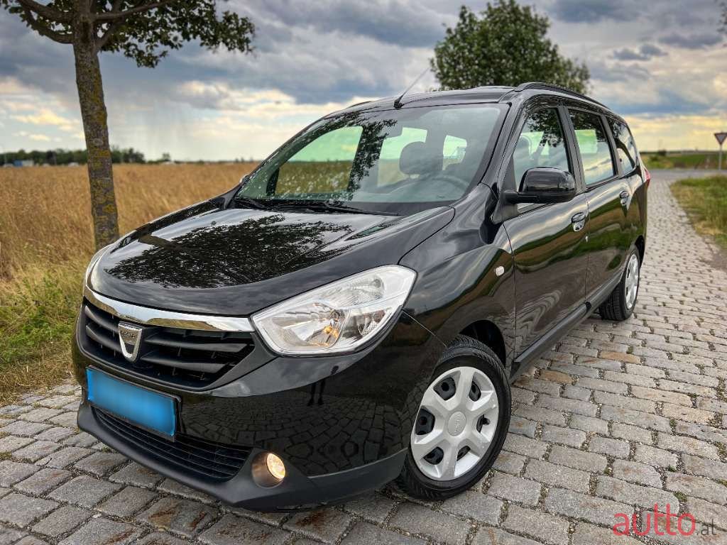 2013' Dacia Lodgy photo #1