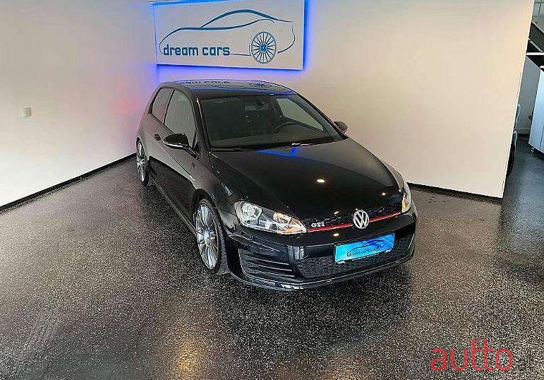 2016' Volkswagen Golf photo #1