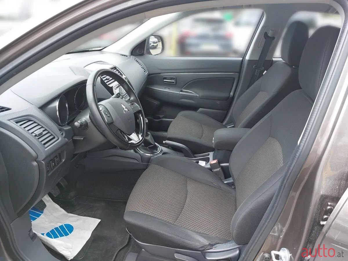 2016' Mitsubishi ASX photo #4