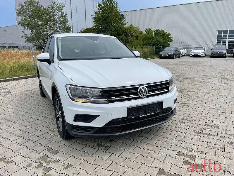 2016' Volkswagen Tiguan photo #3
