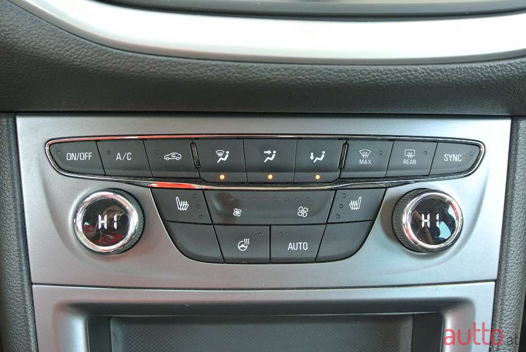 2019' Opel Astra photo #5