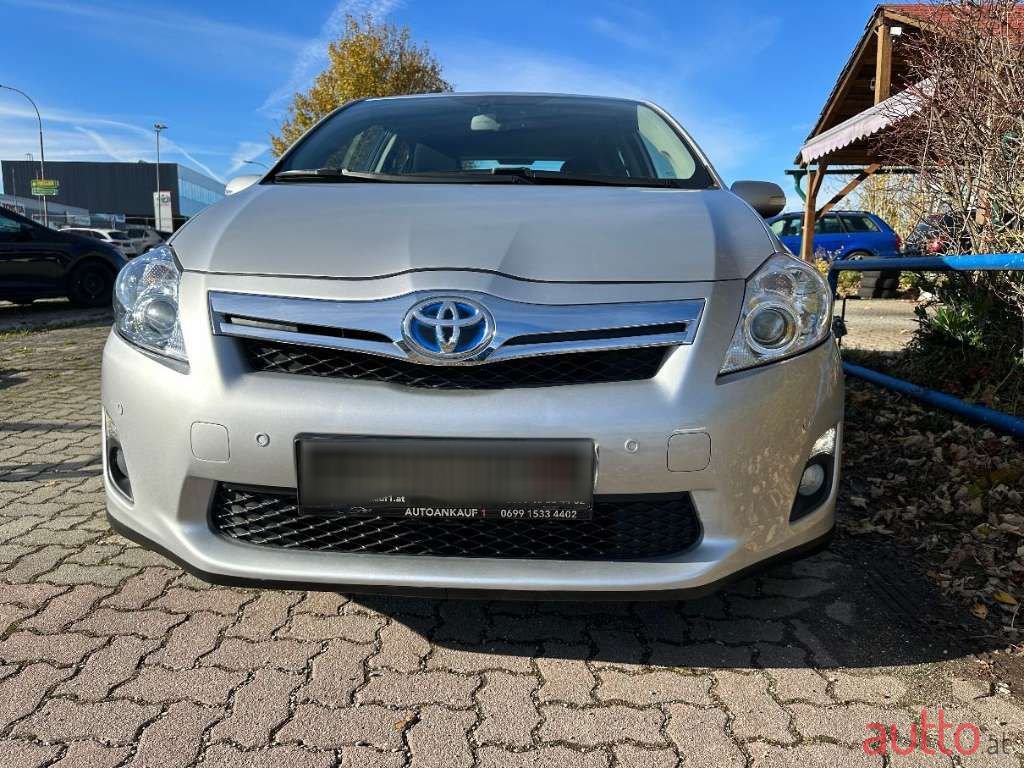 2011' Toyota Auris photo #1