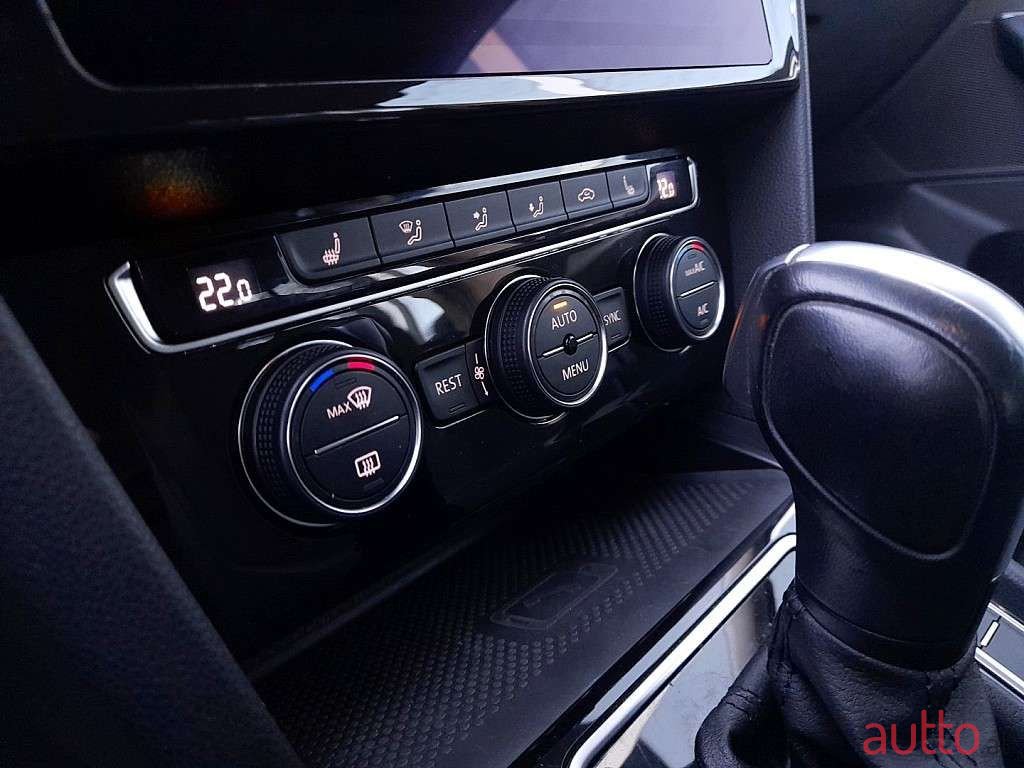 2020' Volkswagen Passat photo #6