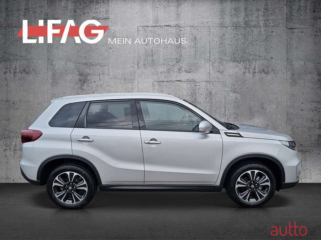 2022' Suzuki Vitara photo #2