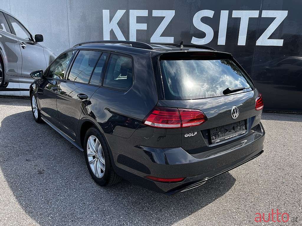 2018' Volkswagen Golf photo #3