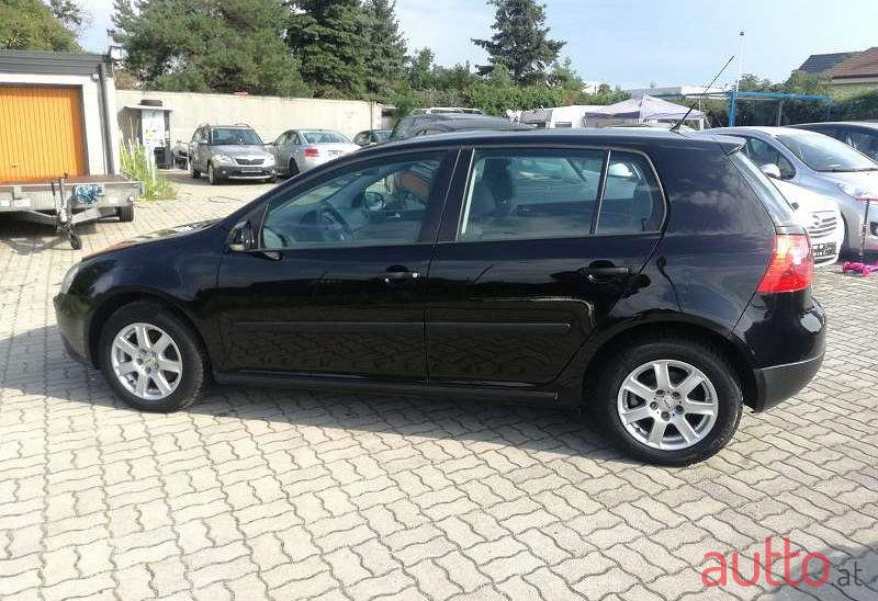 2005' Volkswagen Golf photo #1