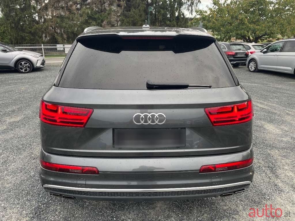 2017' Audi Q7 photo #5