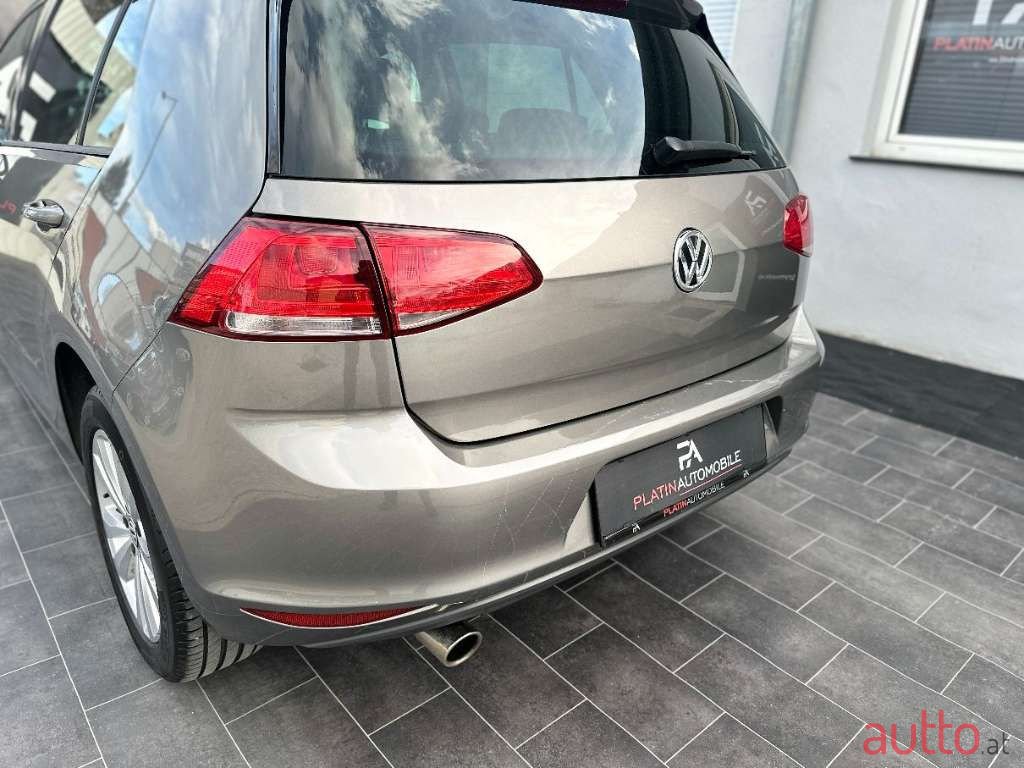 2015' Volkswagen Golf photo #5