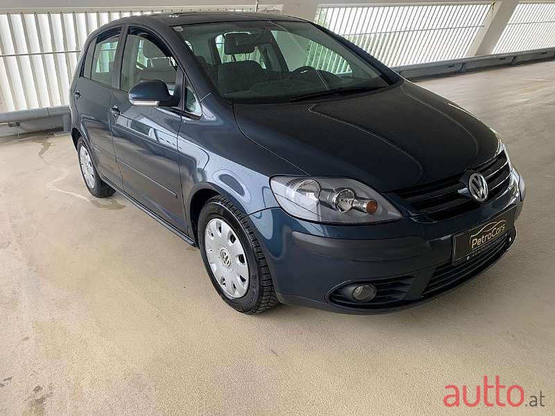 2005' Volkswagen Golf photo #2