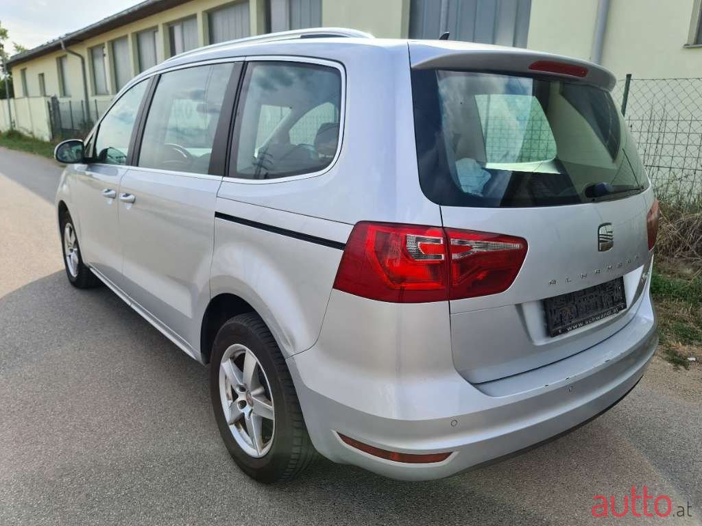 2011' SEAT Alhambra photo #5