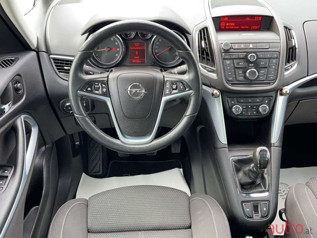 2012' Opel Zafira photo #5