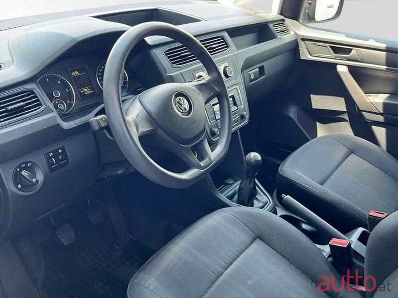 2017' Volkswagen Caddy photo #6